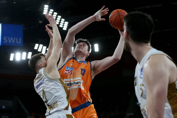 至终场哨响 至终场哨响